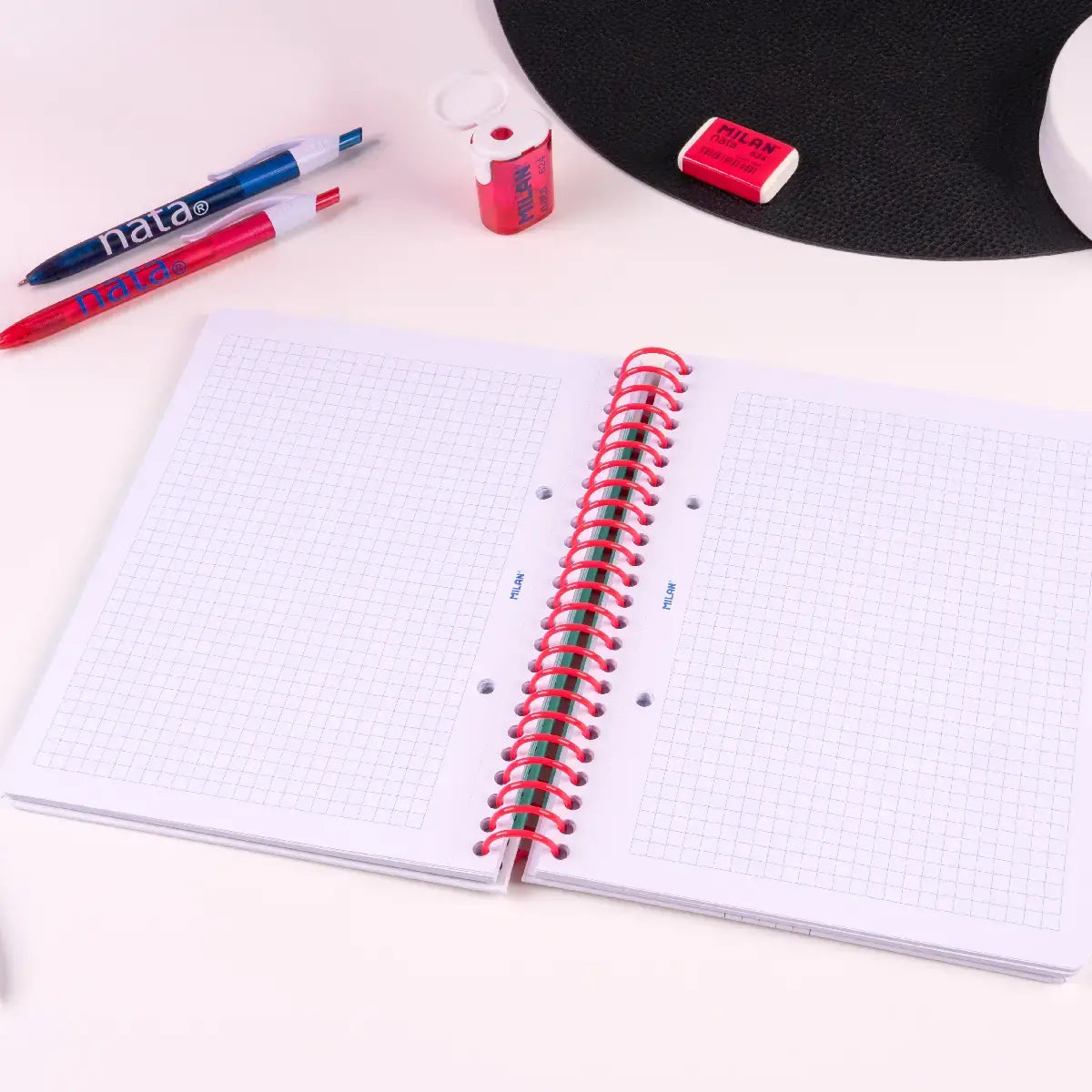 Cuaderno A5 con tapa dura, cuadrícula 80 hojas de 95gr